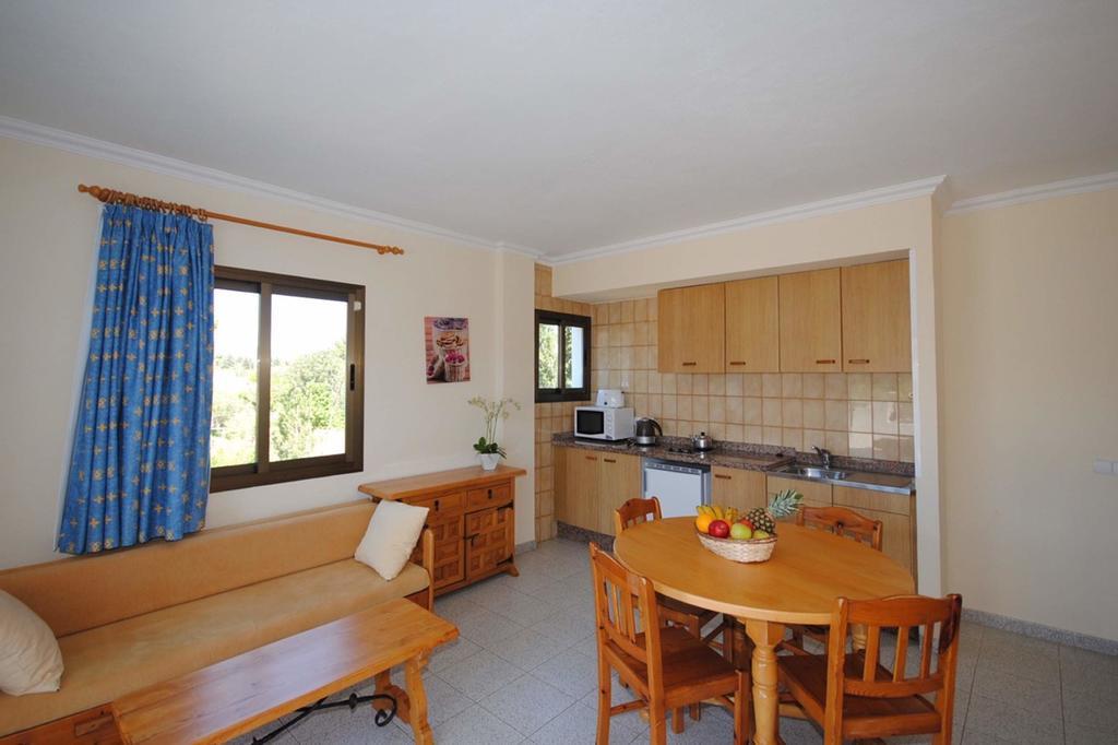 Casa Luis Apartments Santa Eularia des Riu Camera foto