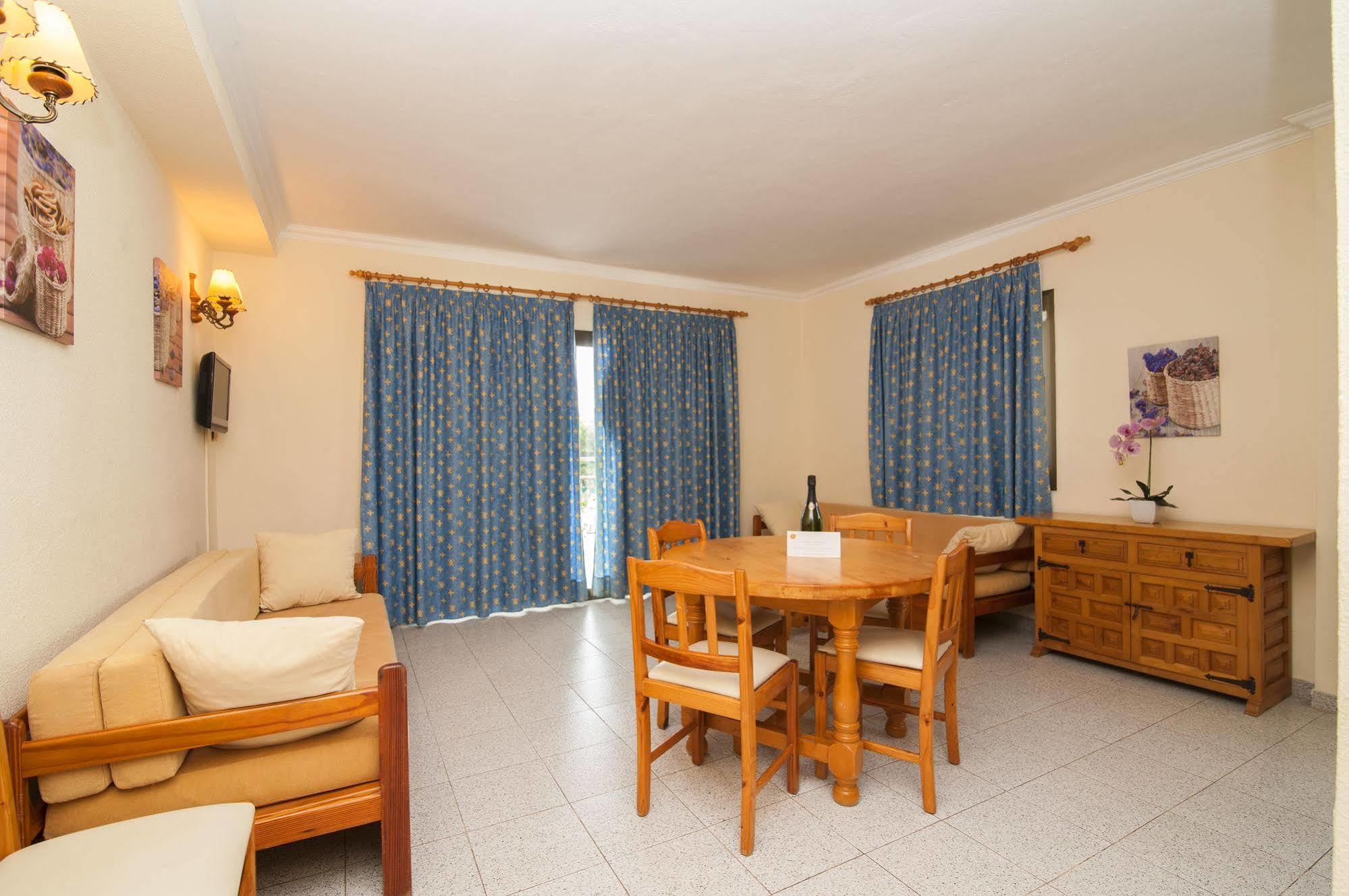 Casa Luis Apartments Santa Eularia des Riu Esterno foto