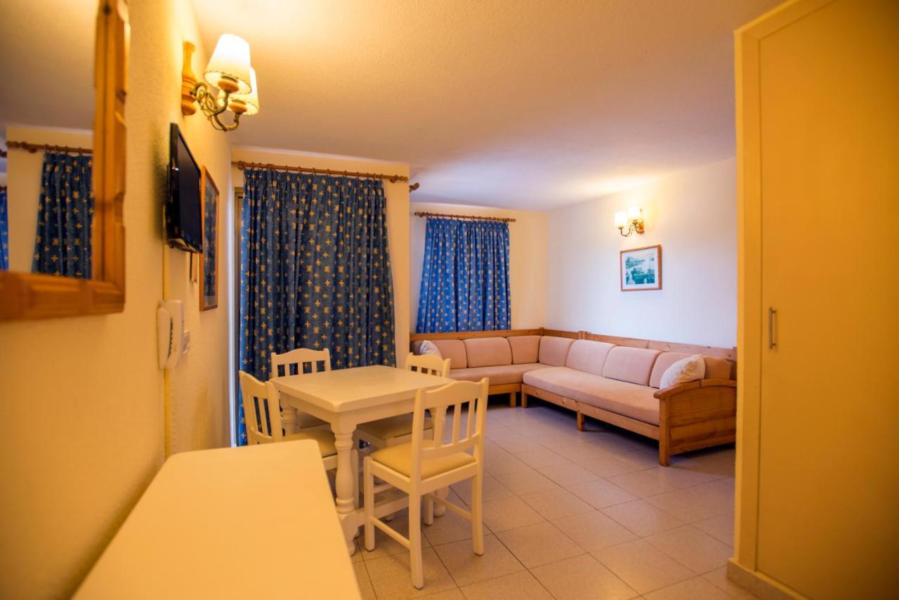 Casa Luis Apartments Santa Eularia des Riu Esterno foto